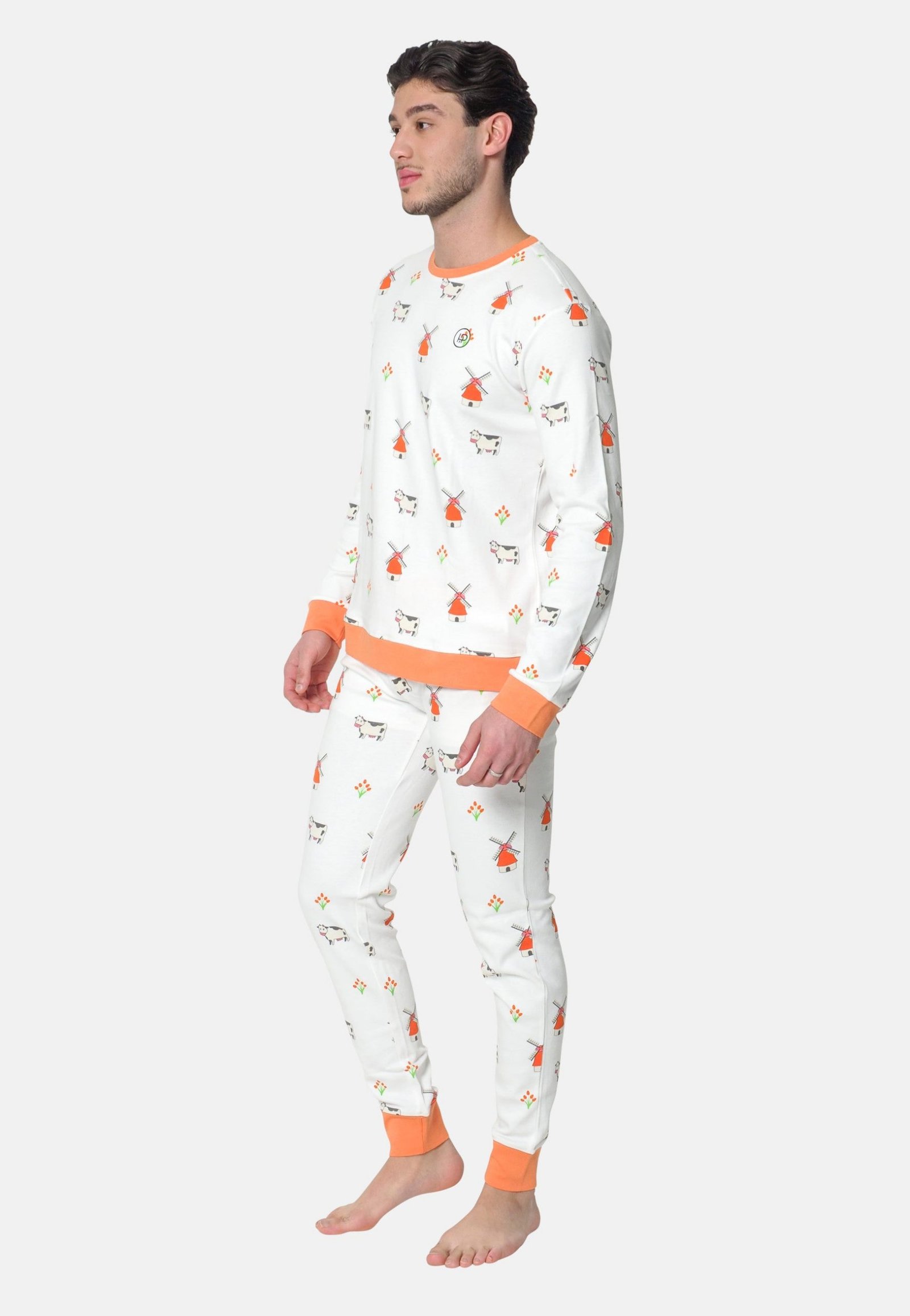 Zijkant van een man met een Hollandse pyjama aan
